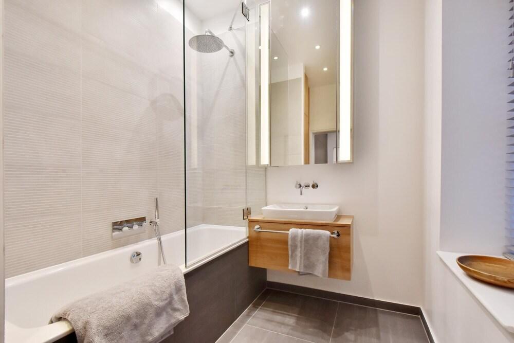 Superb Mayfair 1 Bed 1 5 Bath 5 m Air Conditioned