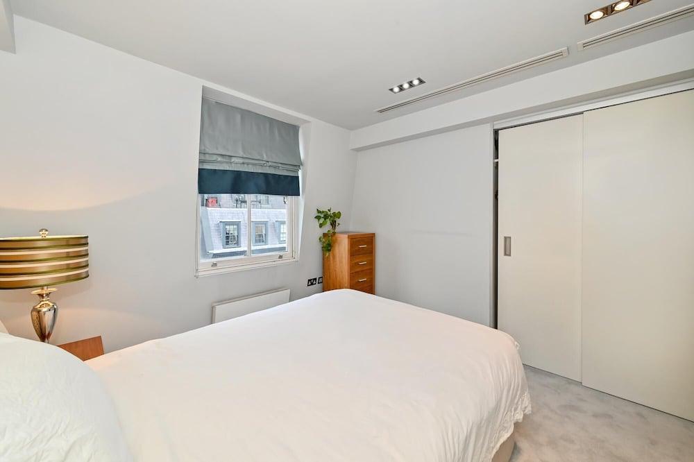 Amazing Mayfair 2 Bedroom 2 Bath Air Conditioned