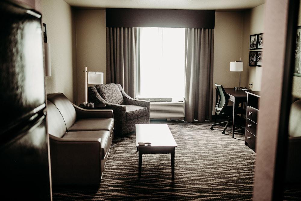 Cobblestone Hotel & Suites - International Falls