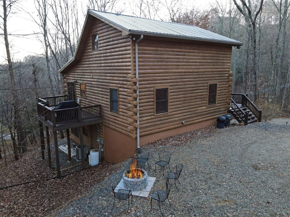 Whispering Creek Lodge - Blue Ridge