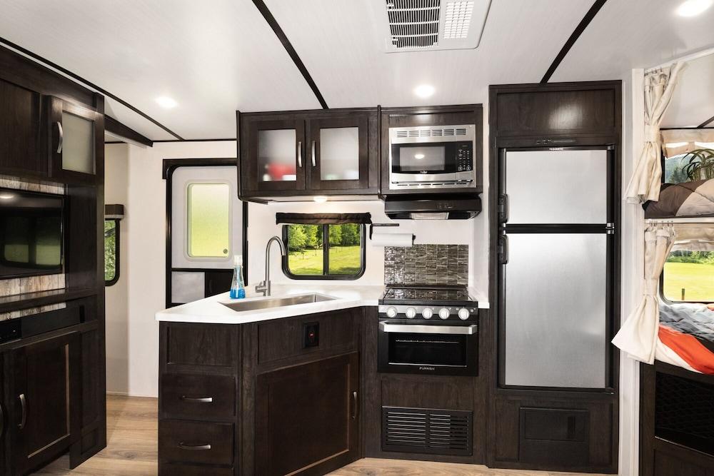 Lazy Acres Farm And Suites