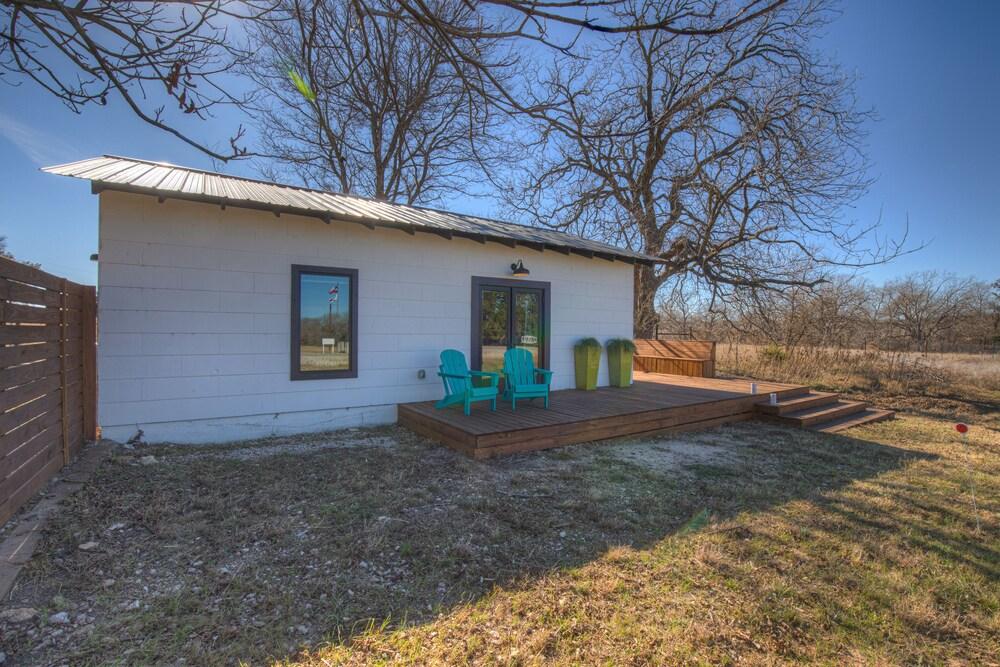 Luxury Cabin-right Across From Albert Dance Hall!