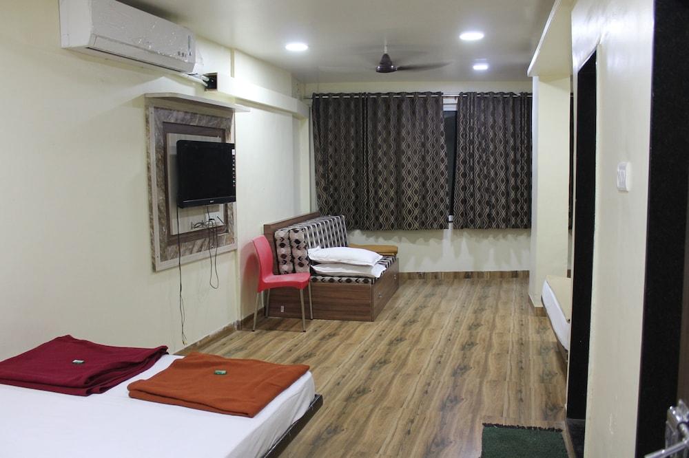 Hotel Mukesh residency