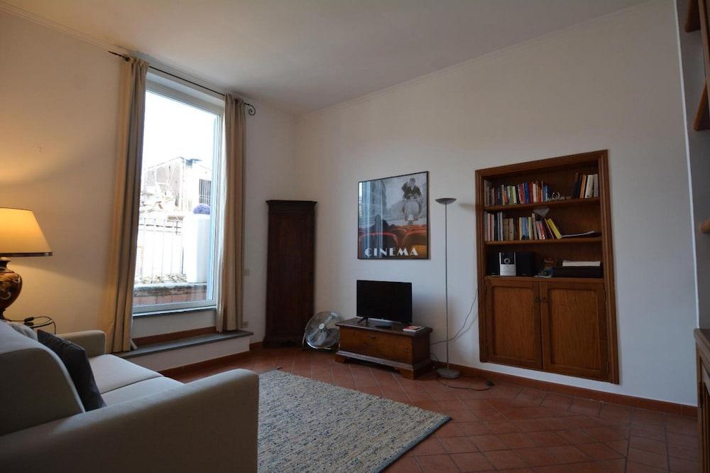Spanish Steps Corner - Belsiana Apartment