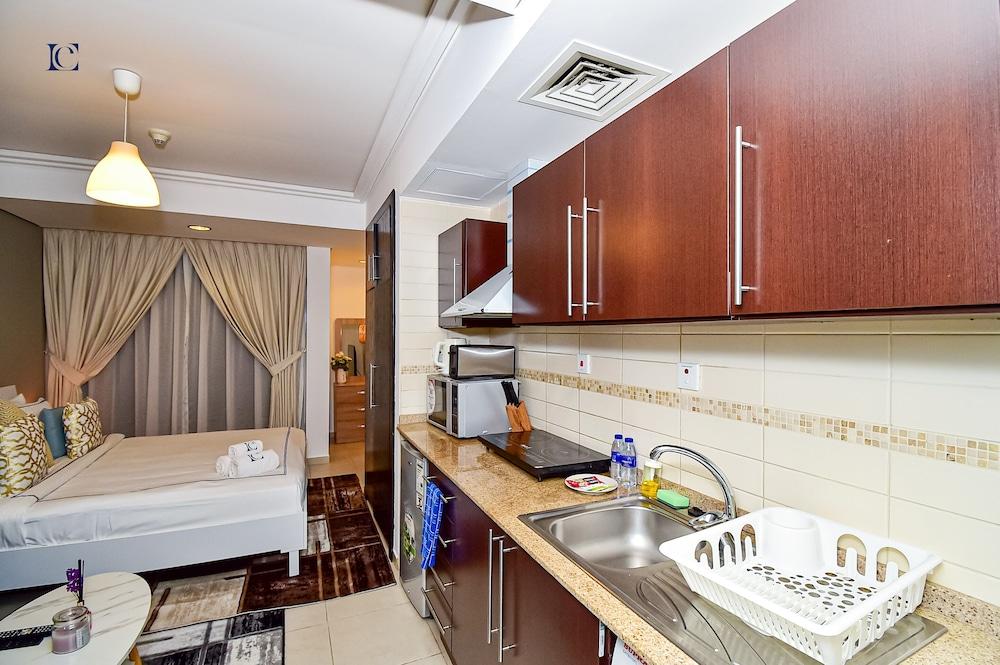 LZZ - Furnished Studio with Balcony