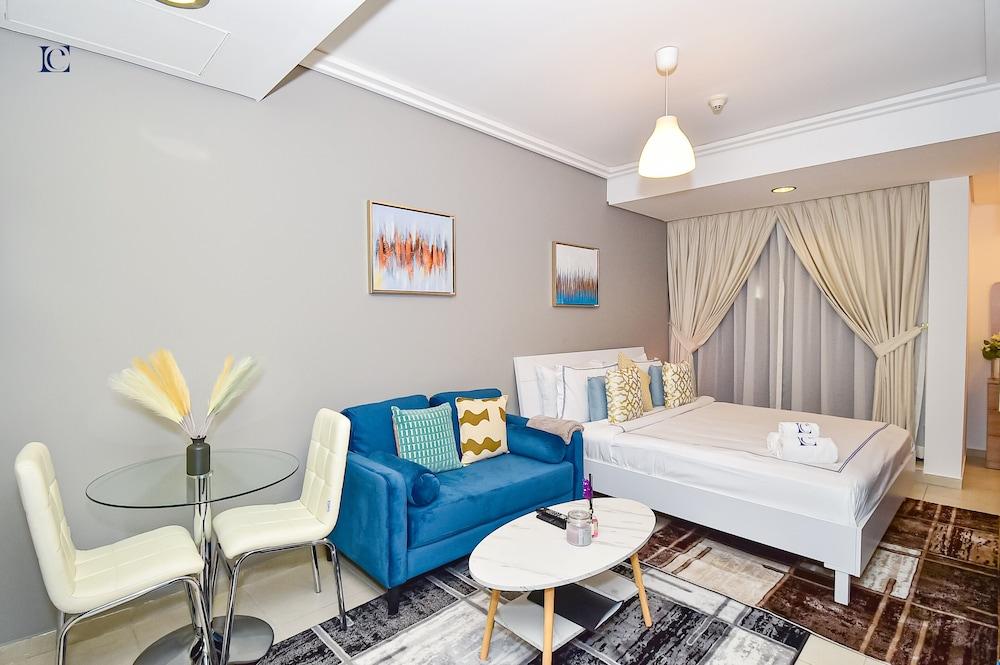 LZZ - Furnished Studio with Balcony