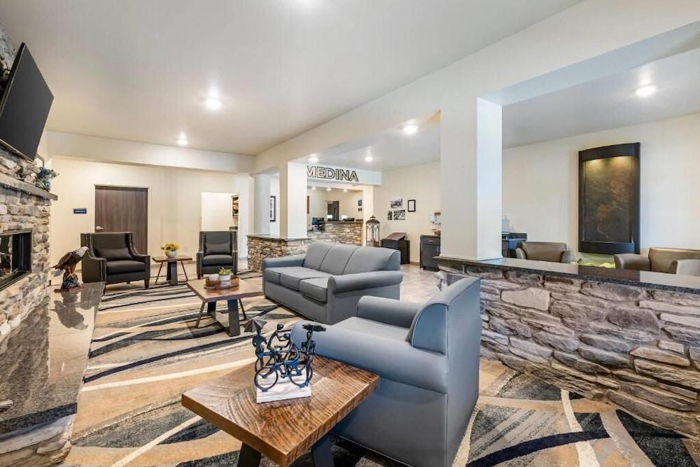 Comfort Inn & Suites Medina NY near Erie Canal