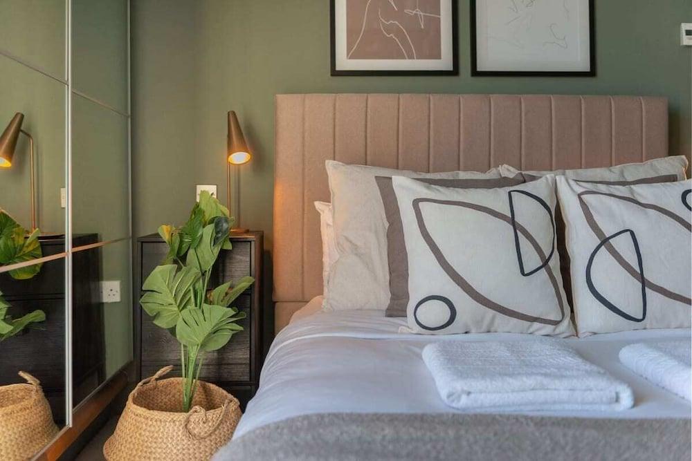 The Parliament View Escape - Modern 1bdr With View