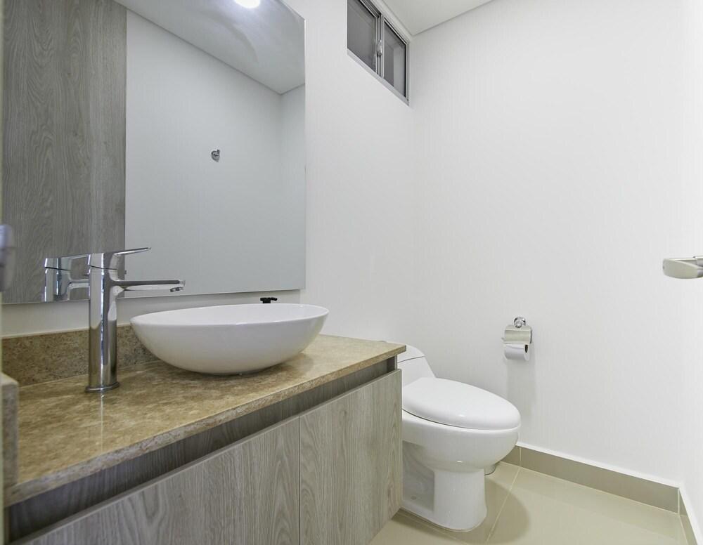 Artsy Oceanview Condo W Incredible Rooftop Pool