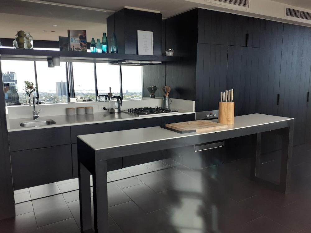 Top Floor Stunning Views