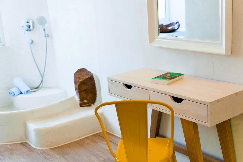 Kouros Home and Suites