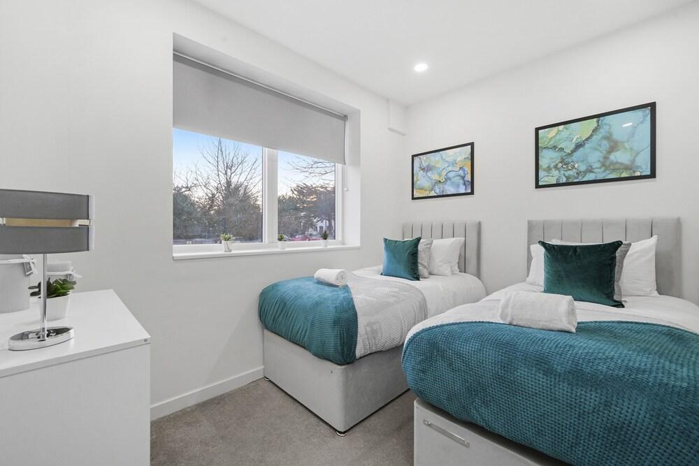 Central Stevenage Luxury 2 Bed Apartment