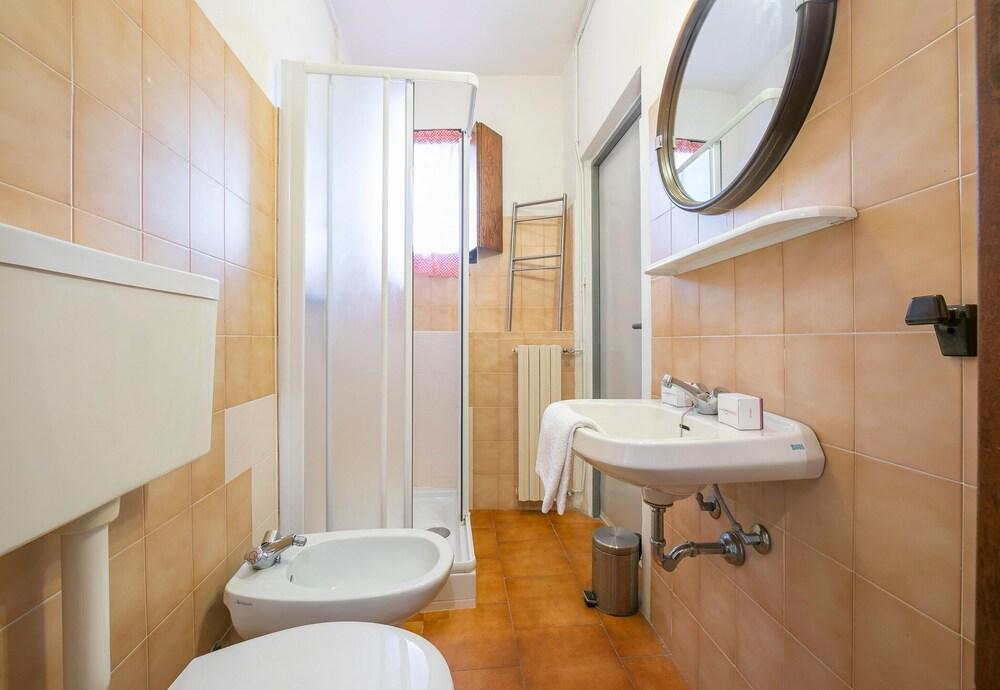 Sergio Il Gufo- Flowers 300 mt From Lake