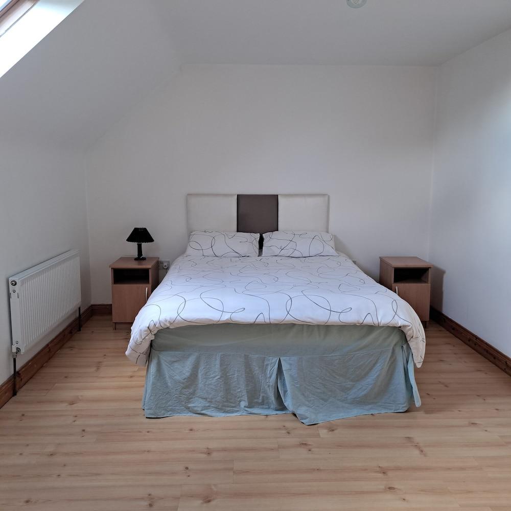 Spacious 6-bed House 10 Minutes From Knock Airport