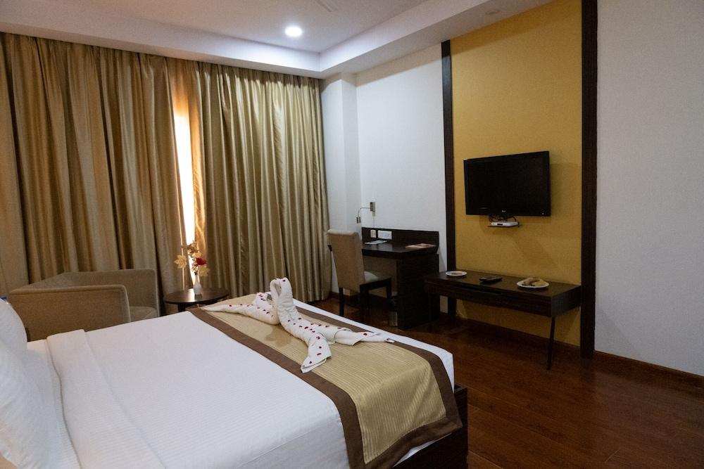 Hotel Hyphen Premier Meerut