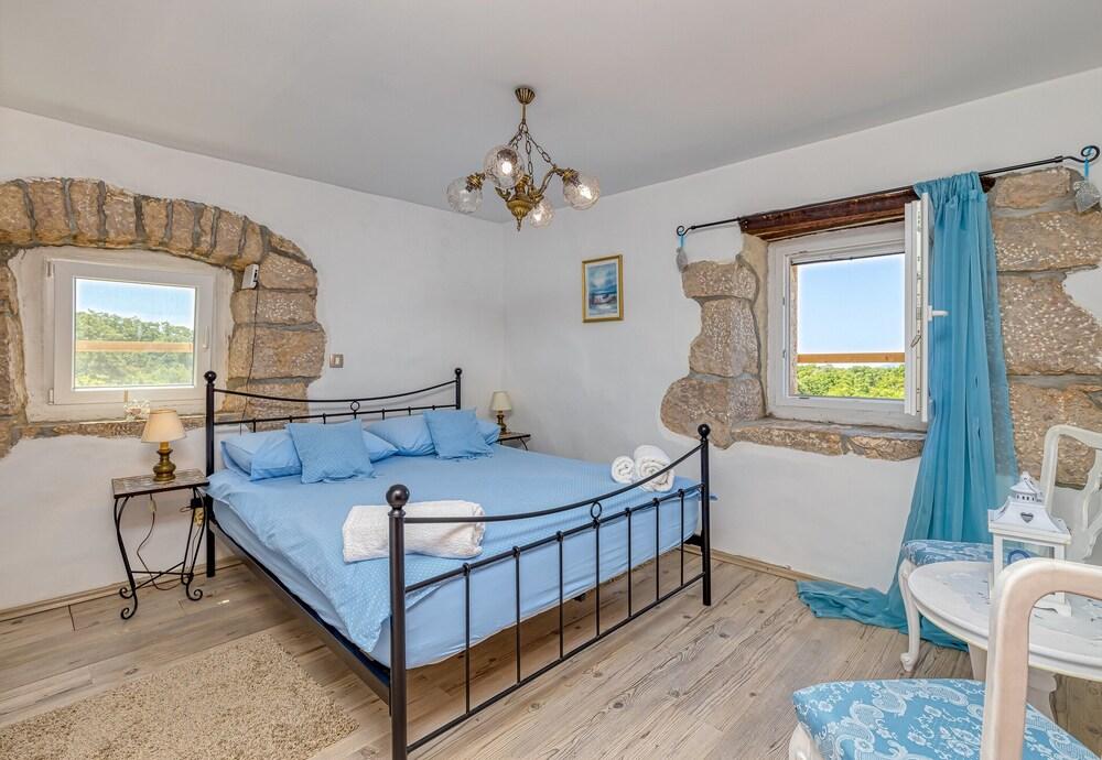 Pool & Whirlpool Villa Marina Cres