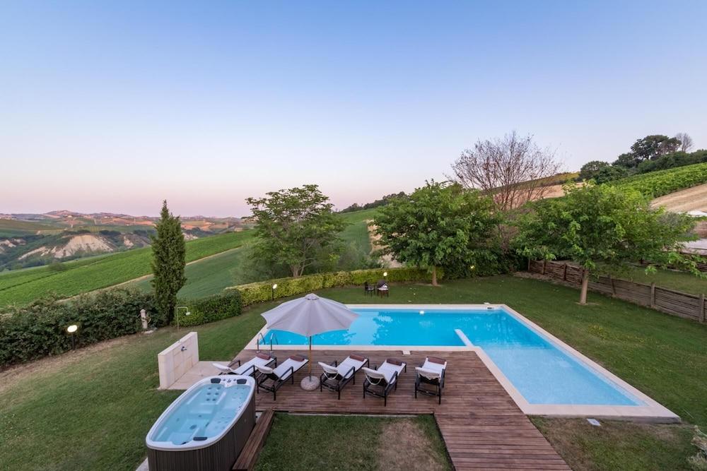 Casale Rosy 6 2 in Offida