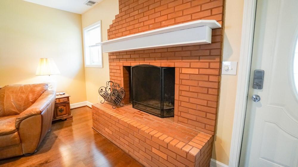 Paradise Cove Lakeside Cottages