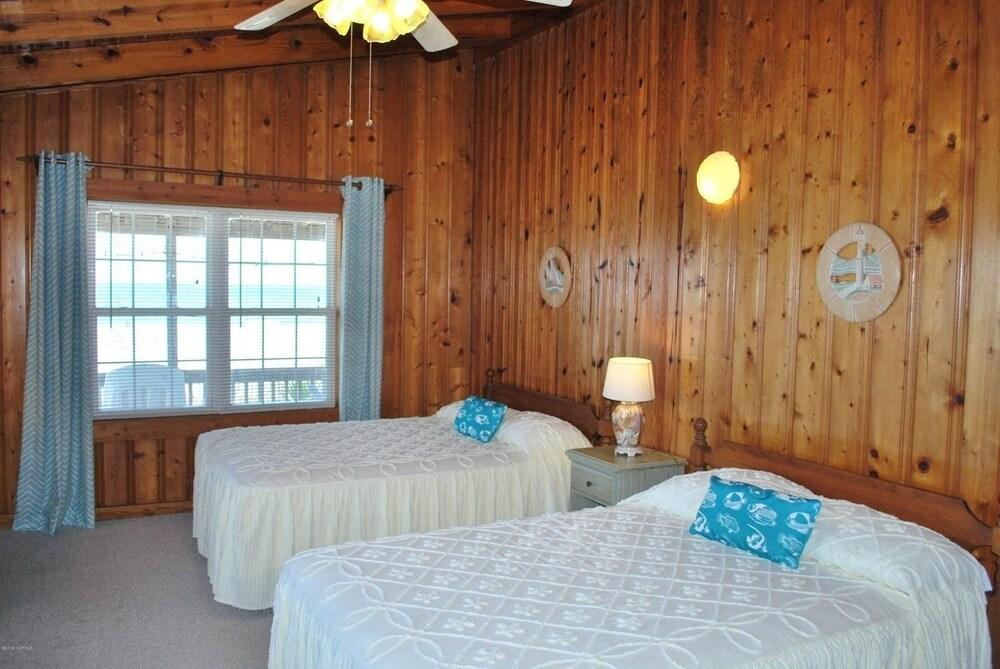 Acc 5 Bedroom Home by Redawning