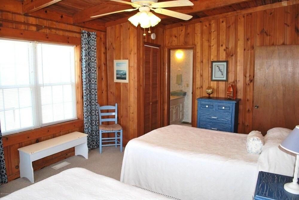 Acc 5 Bedroom Home by Redawning