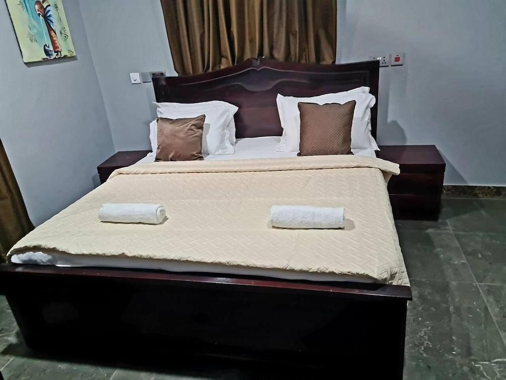 Cozy,quiet & Fantastic- Close to Highway - Parking