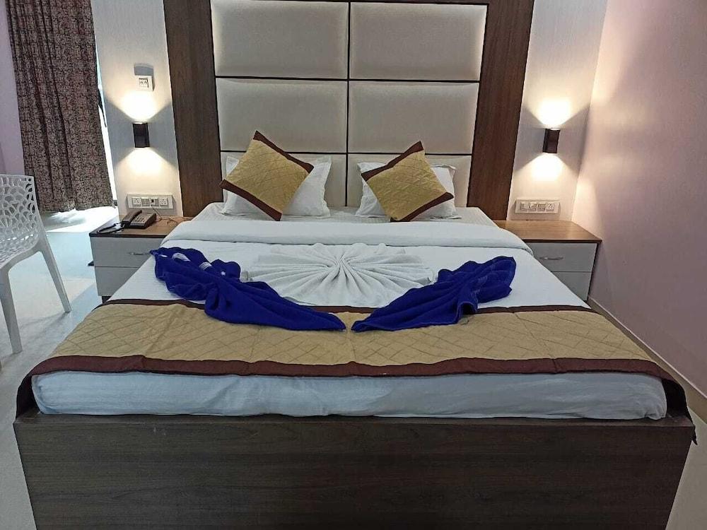 Hotel Dayal International