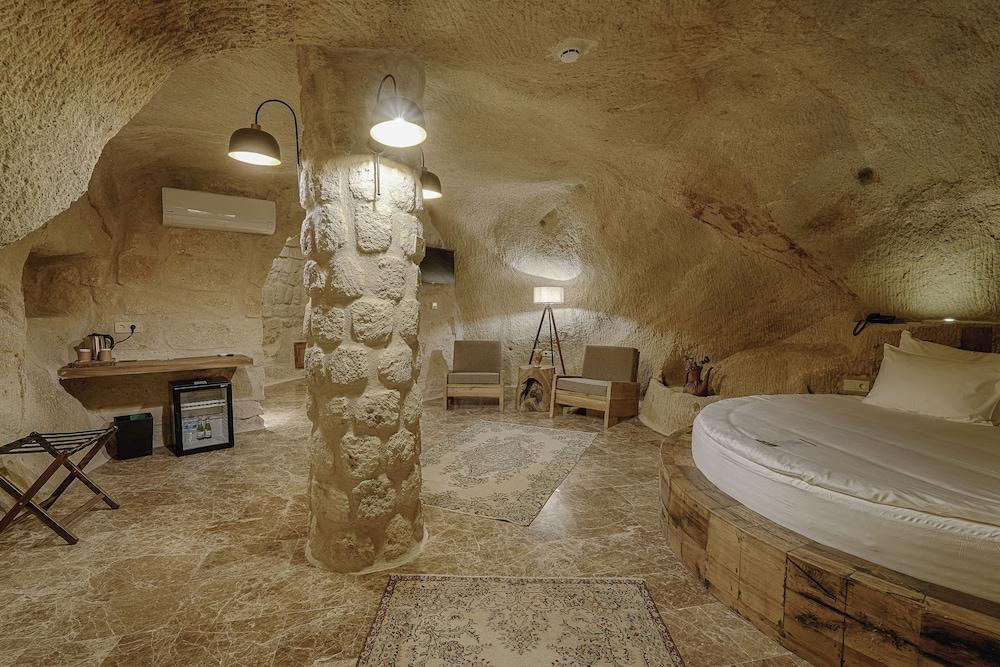 Solem Cave Suites
