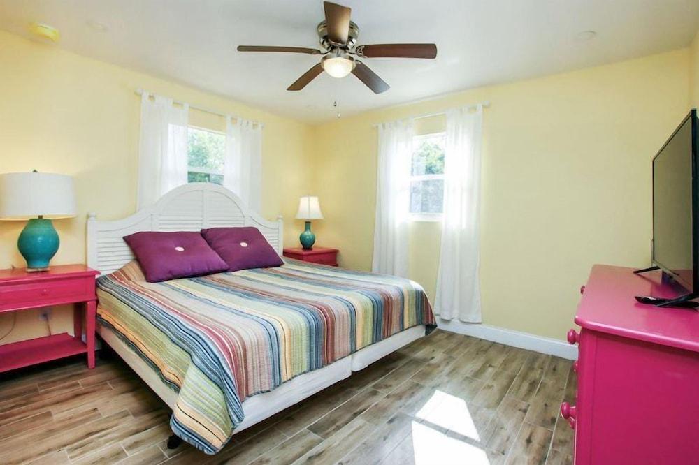 Pine Island Tropical Retreat 4