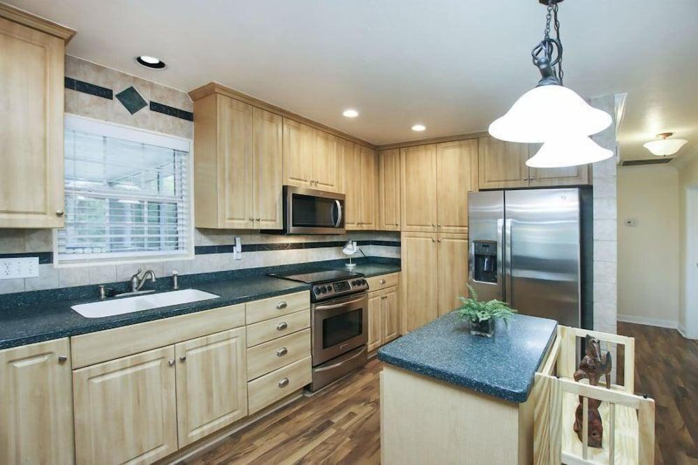 Pine Island Linas Tropical Retreat