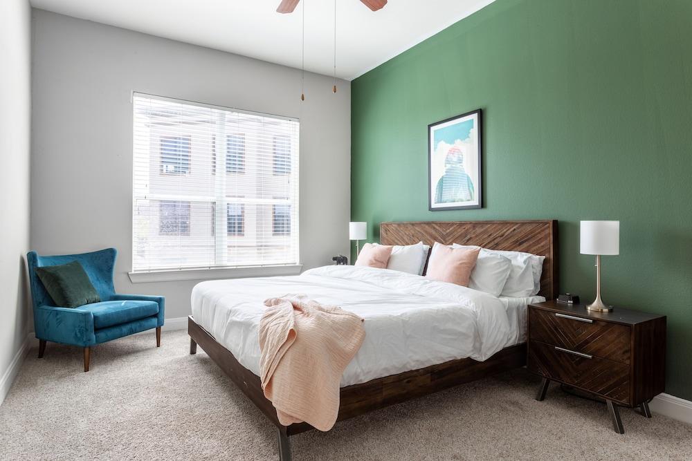 Locale at Sync Medical Center - Houston