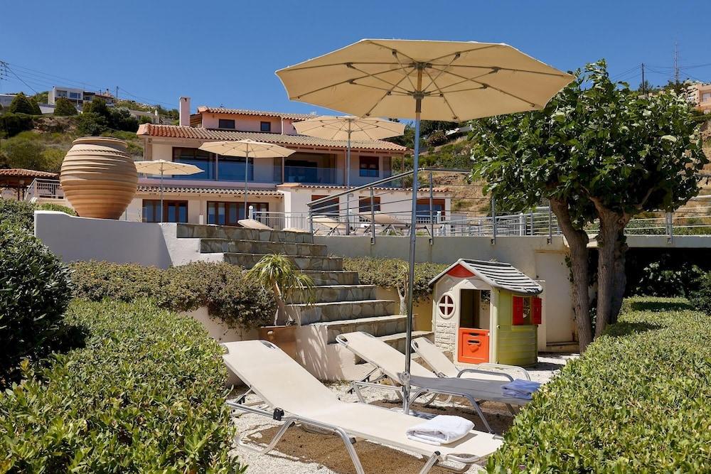 Cozy Pool Front Apartment With sea View Green