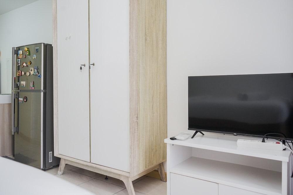 Nice And Comfy Studio Apartment At M-Town Residence