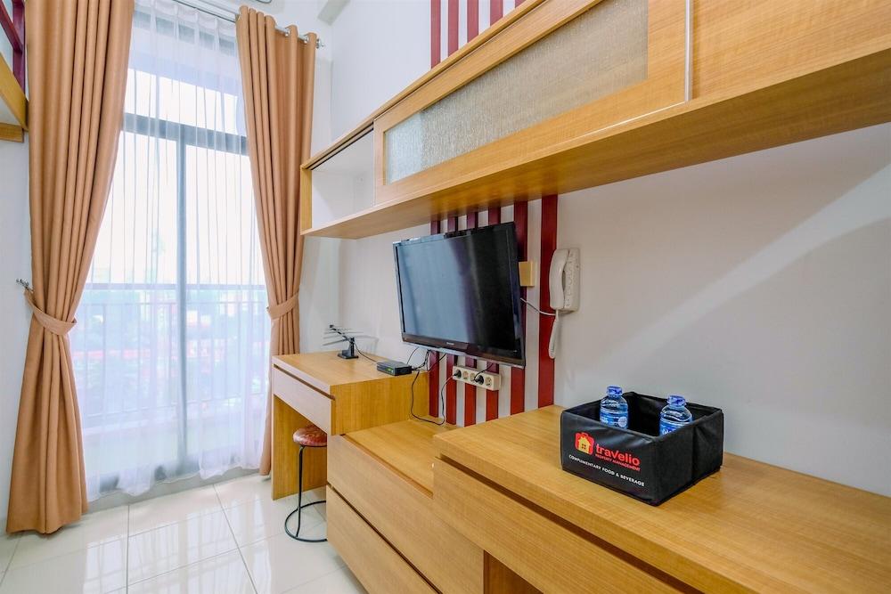 Minimalist And Homey Studio At Dave Apartment