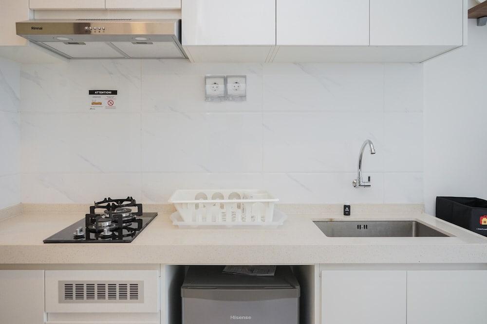 Nice And Elegant Studio Apartment At Sky House Bsd