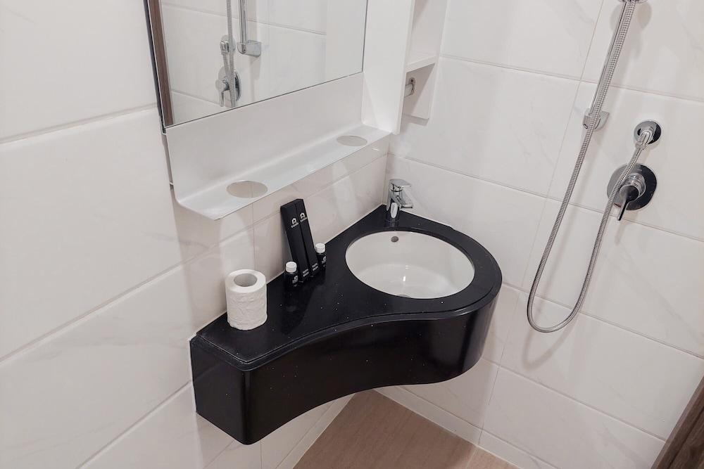 Nice And Cozy Studio At Sky House Bsd Apartment