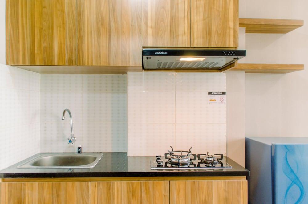 Comfy Studio At Amazana Serpong Apartment