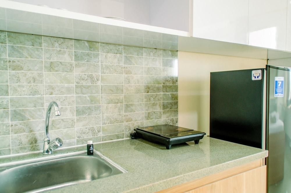 Cozy And Nice Studio At Apartment B Residence