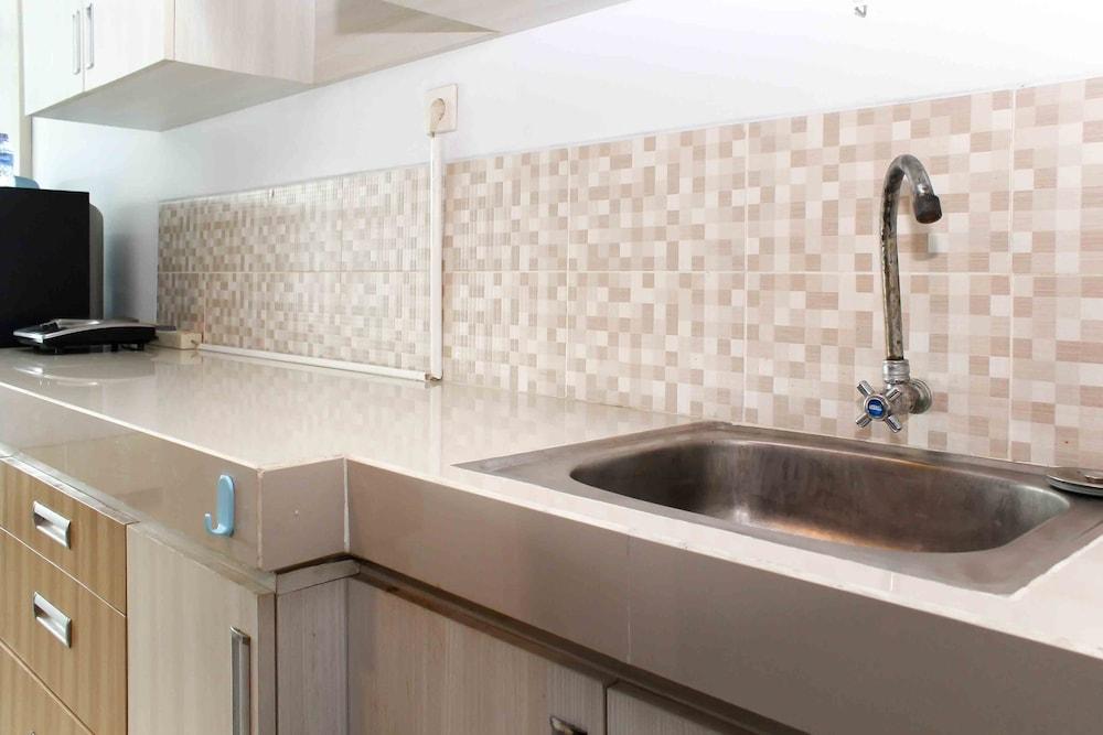 Cozy And Tidy Studio At The Enviro Apartment