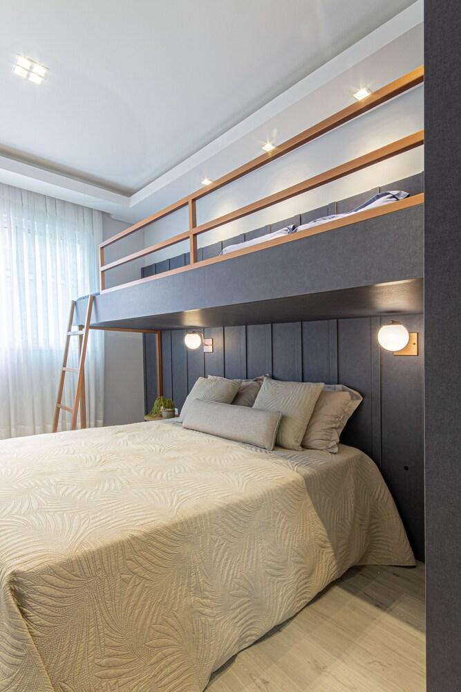 810 - Aluguel Apto 2 suítes Bombinhas