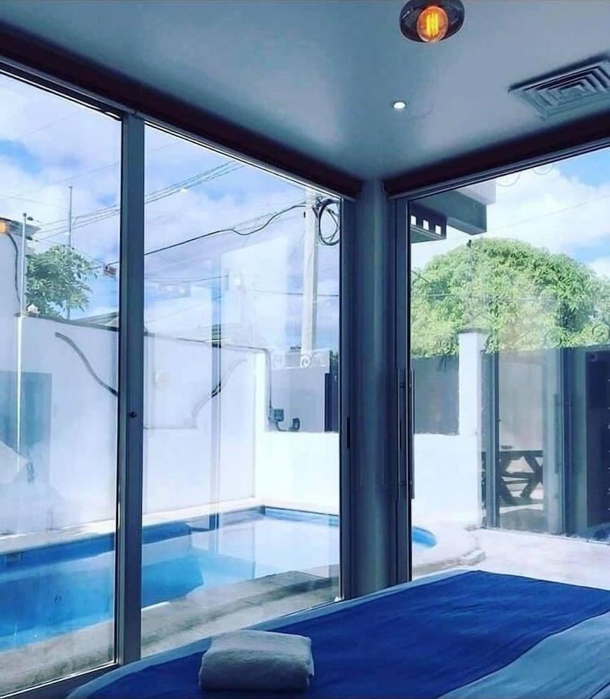 Cancún Plaza Hotel & Hostal