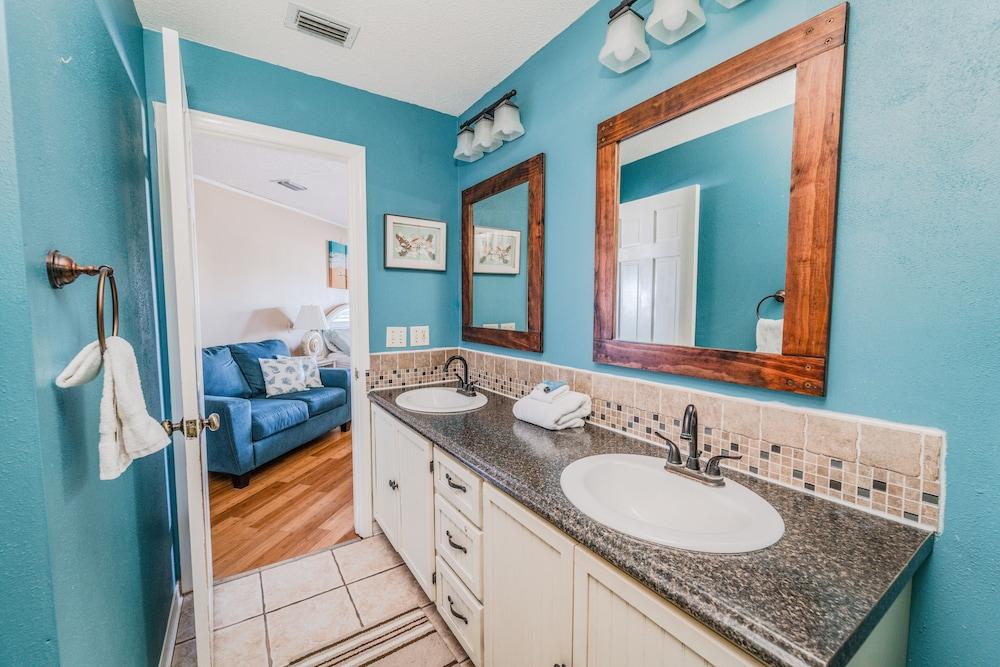 St Thomas Square #1210a