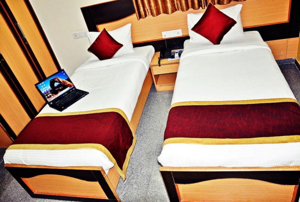 Goroomgo Ample Mint Chickpet Bengaluru