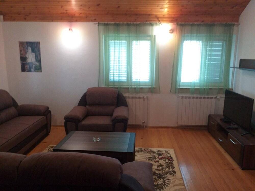 Remarkable 3-bed House in Zabljak