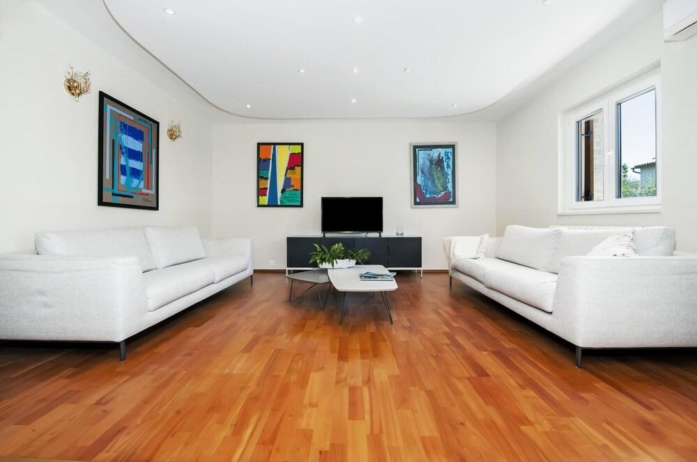 Villa Francesco - Four-bedroom Apartment