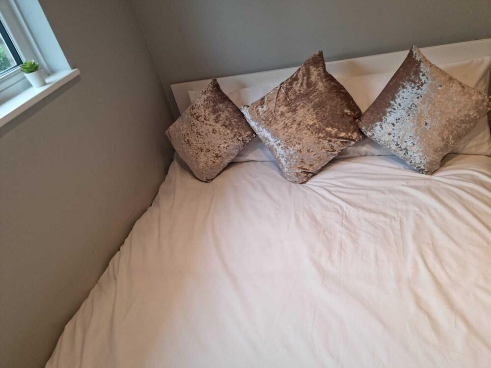 Impeccable 4-bed House in London With Jacuzzi