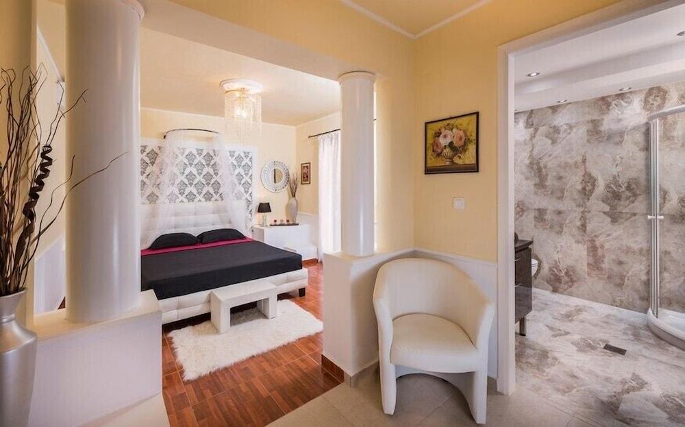 Peaceful Villa With Private Heated Pool Jacuzzi