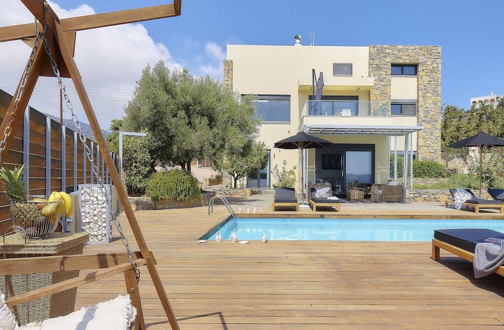 Mountainside Villa w Pool Breathtaking sea View