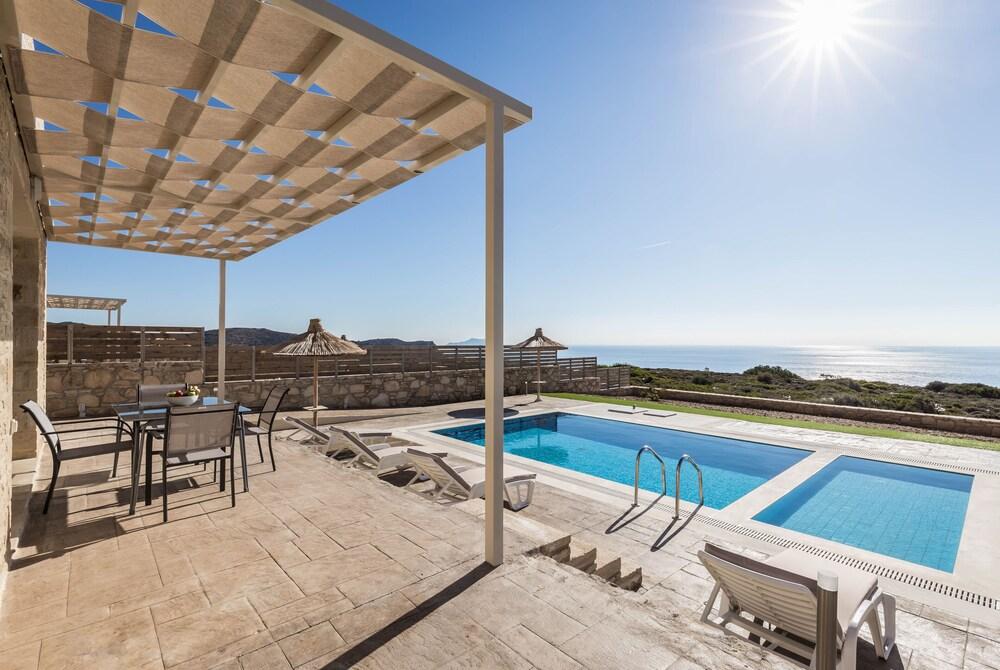 Lux Villa With Private Pool Close to the Beach