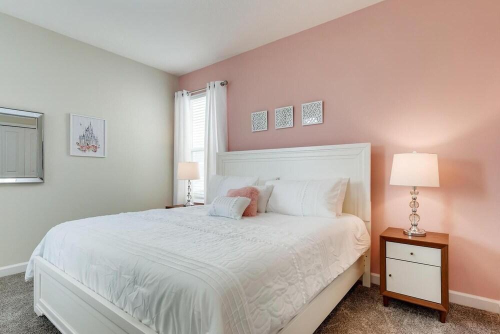 8992 CC - Champions Gate - Amazing 5 Bed