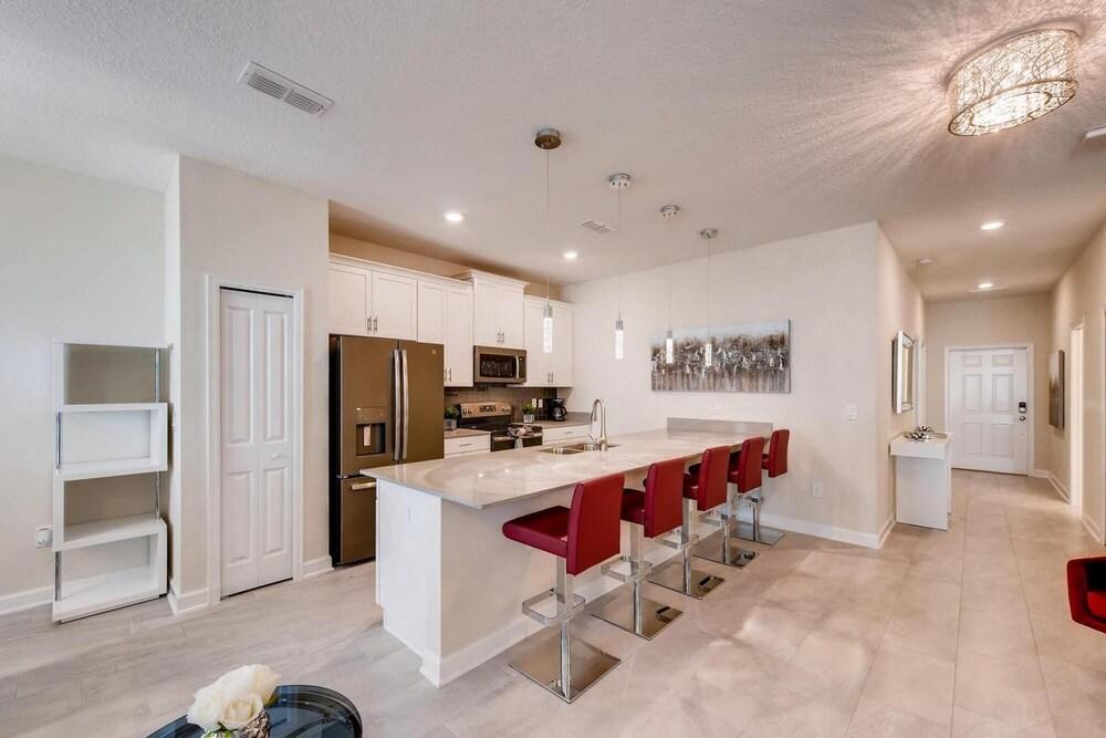 4825 LL - Storey Lake - 5BD 4BA Private Pool